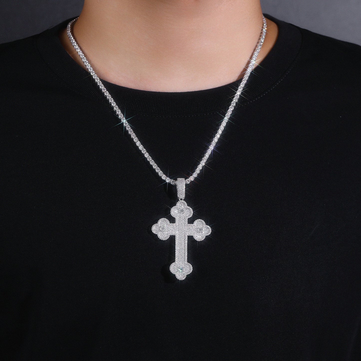 Luxury Silver Necklace Featuring Top-quality Moissanite, Made Of S925 Silver Electroplated With Platinum.