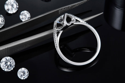 1-carat Silver Ring Featuring A Top-quality Moissanite D Color VVS , Crafted From S925 Silver With A Platinum-plated Finish