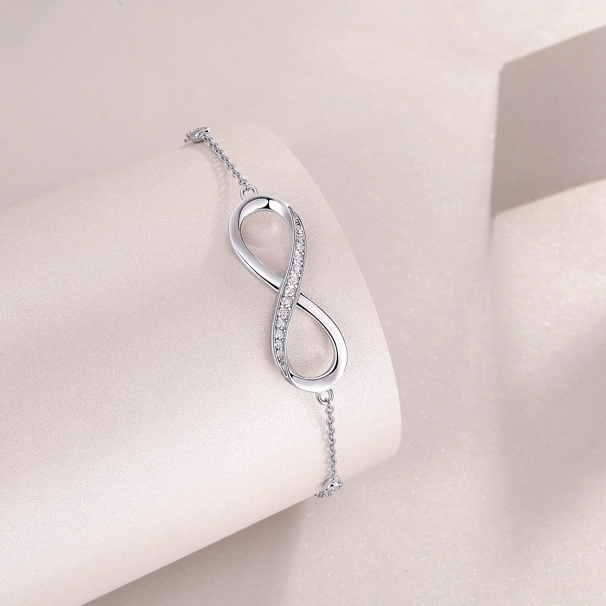Timeless Top-quality Moissanite Infinity Bracelet in Platinum-Plated S925 Silver