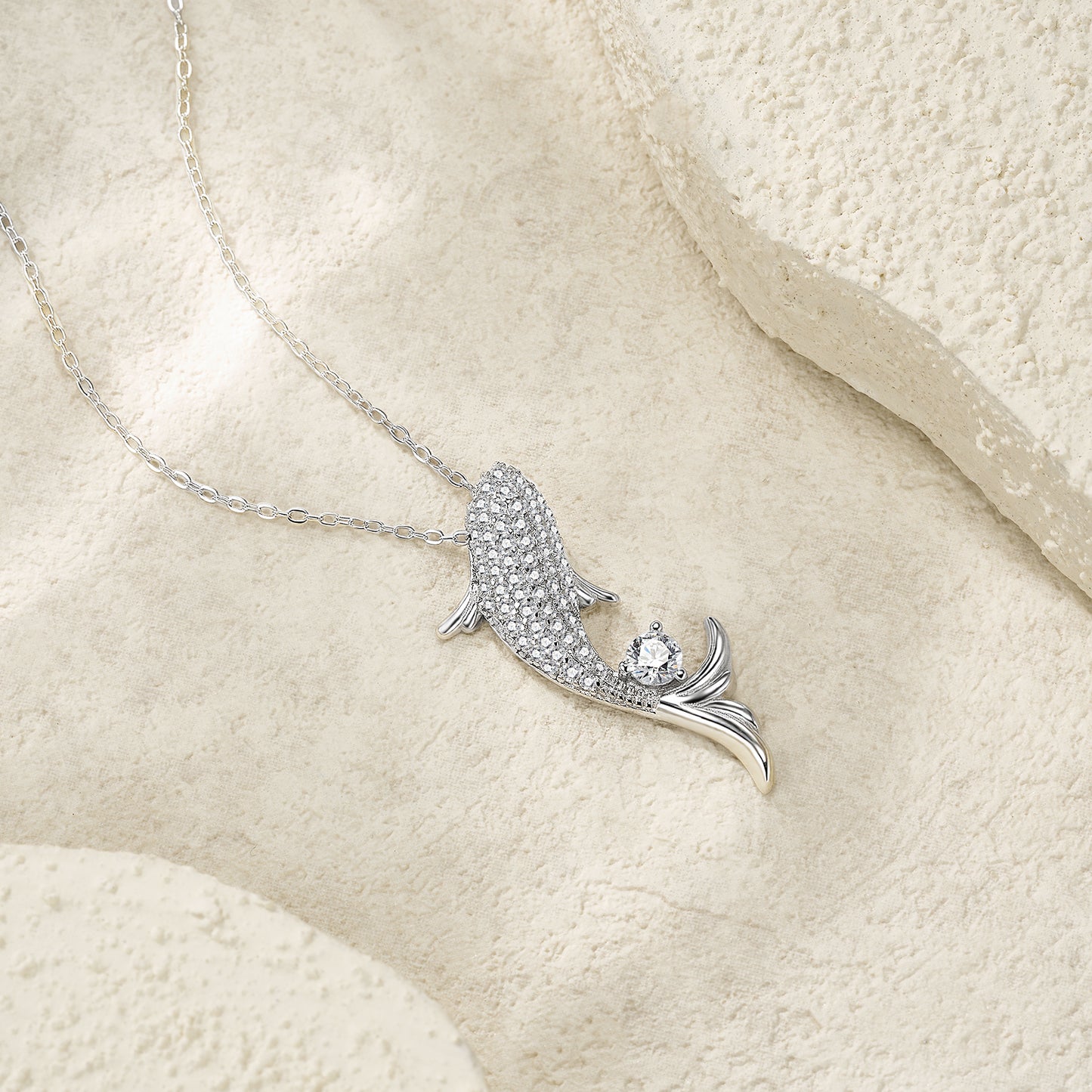 A Luxurious And Fashionable Minimalist Jewelry Pendant Necklace Set With Top-quality Moissanite, Made Of S925 Silver Electroplated With Platinum.