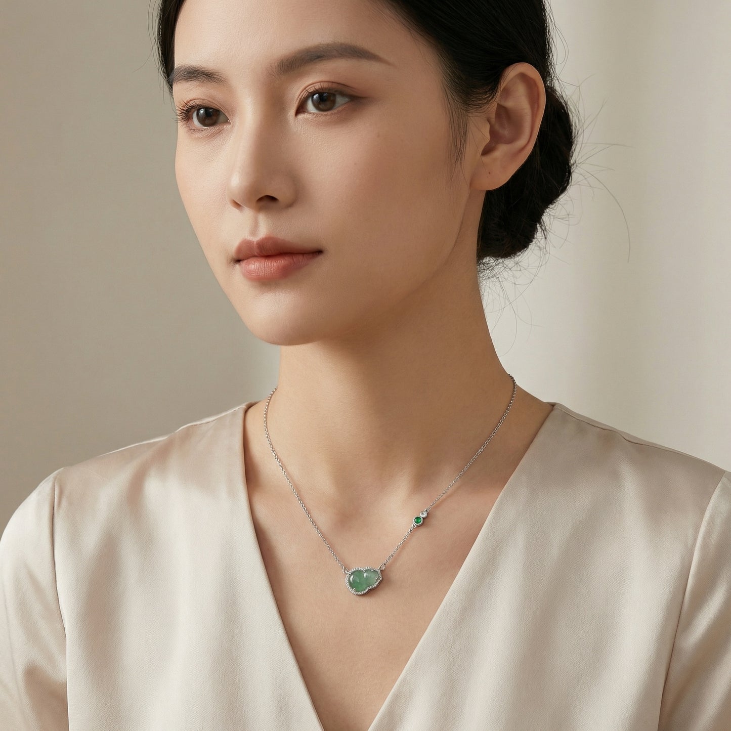 925 Sterling Silver Elegant Jadeite Gourd Pendant Necklace with Diamond Halo and Emerald Accent