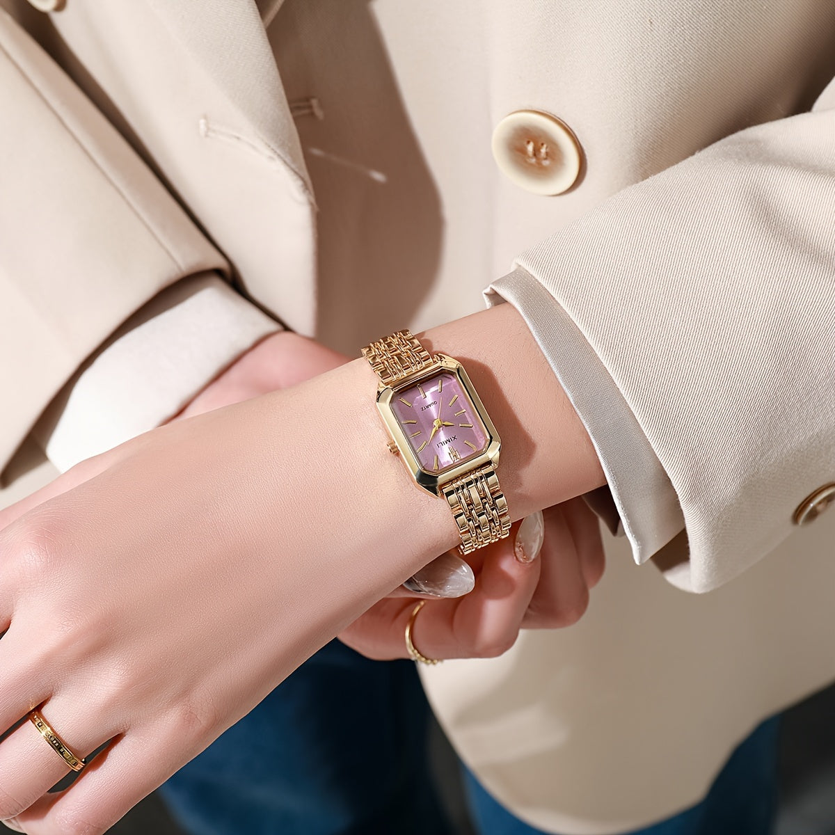Montre de luxe rectangulaire dorée à quartz pour femme