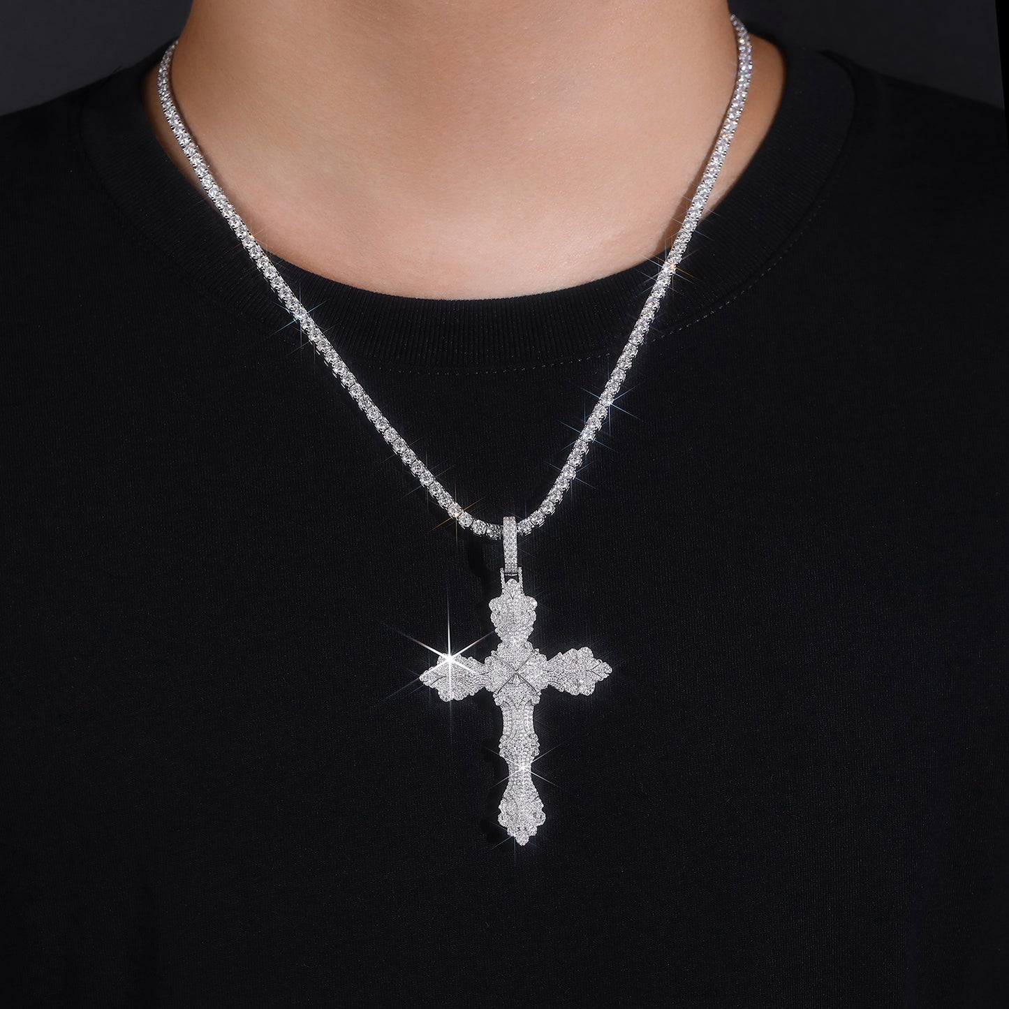 Luxury Silver Necklace Featuring Top-quality Moissanite, Made Of S925 Silver Electroplated With Platinum.