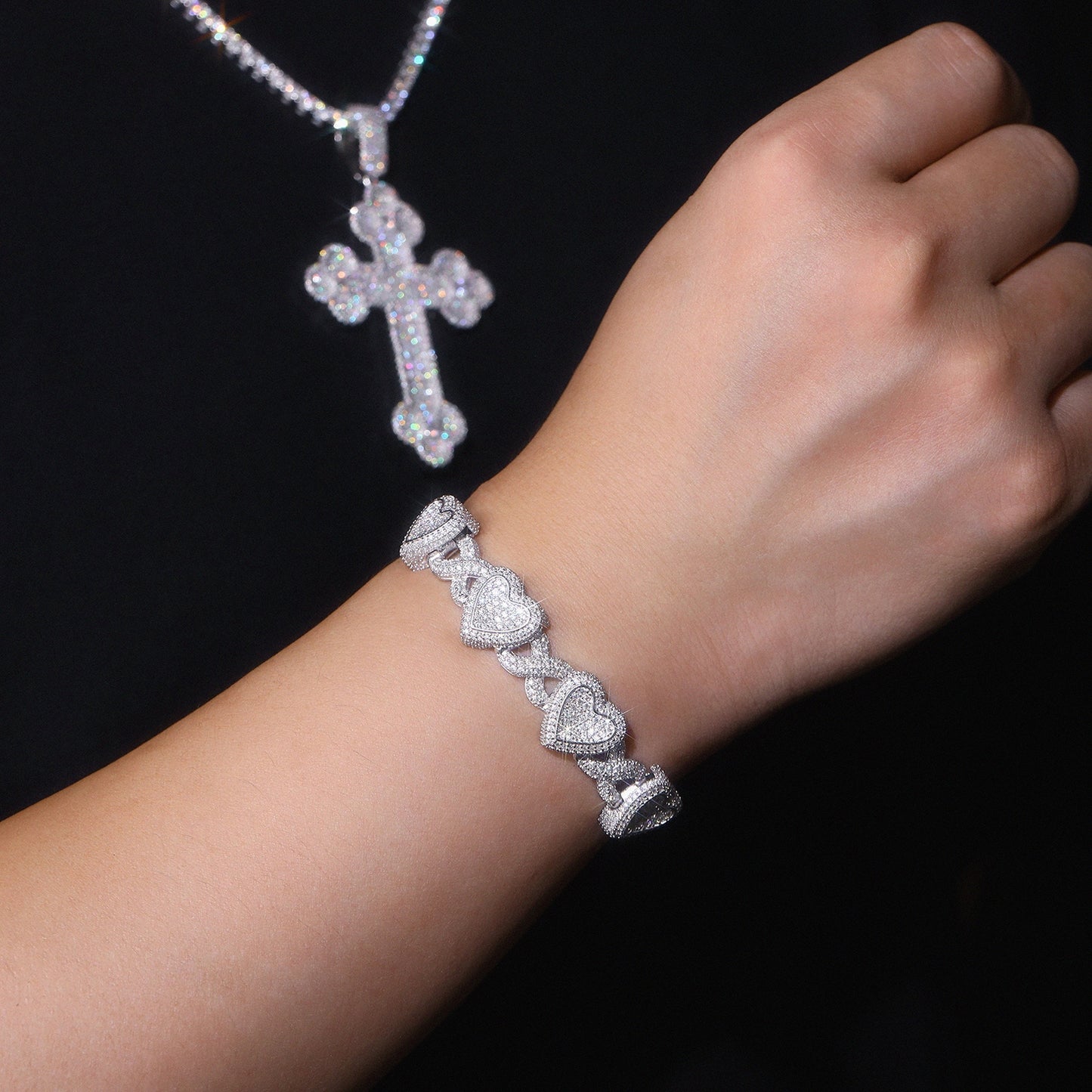 Luxury Silver Bracelet Featuring Top-quality Moissanite D Color VVS, Made Of S925 Silver Electroplated With Platinum.