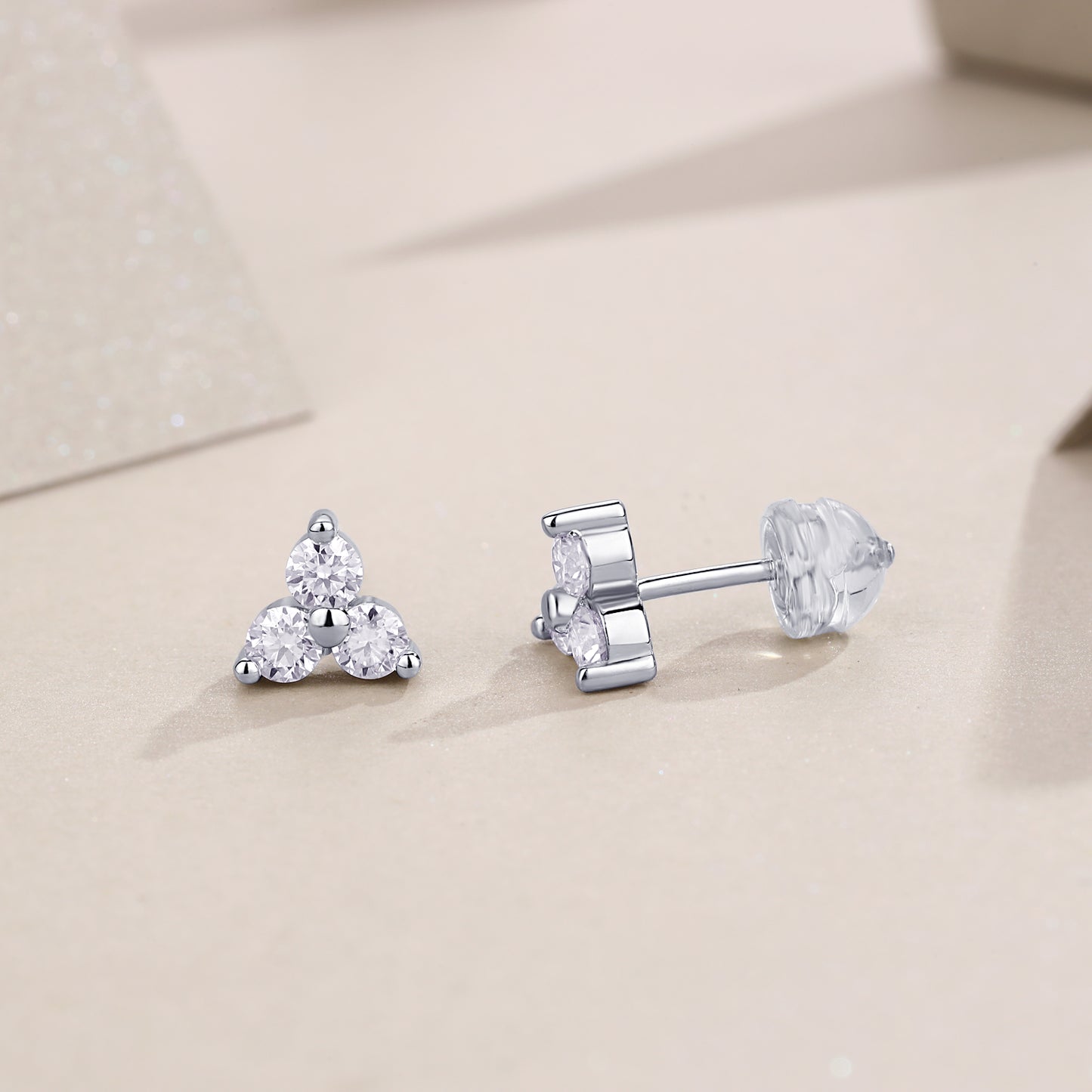 Top-quality Moissanite Luxury Silver Stud Earrings S925 Silver Plated Platinum