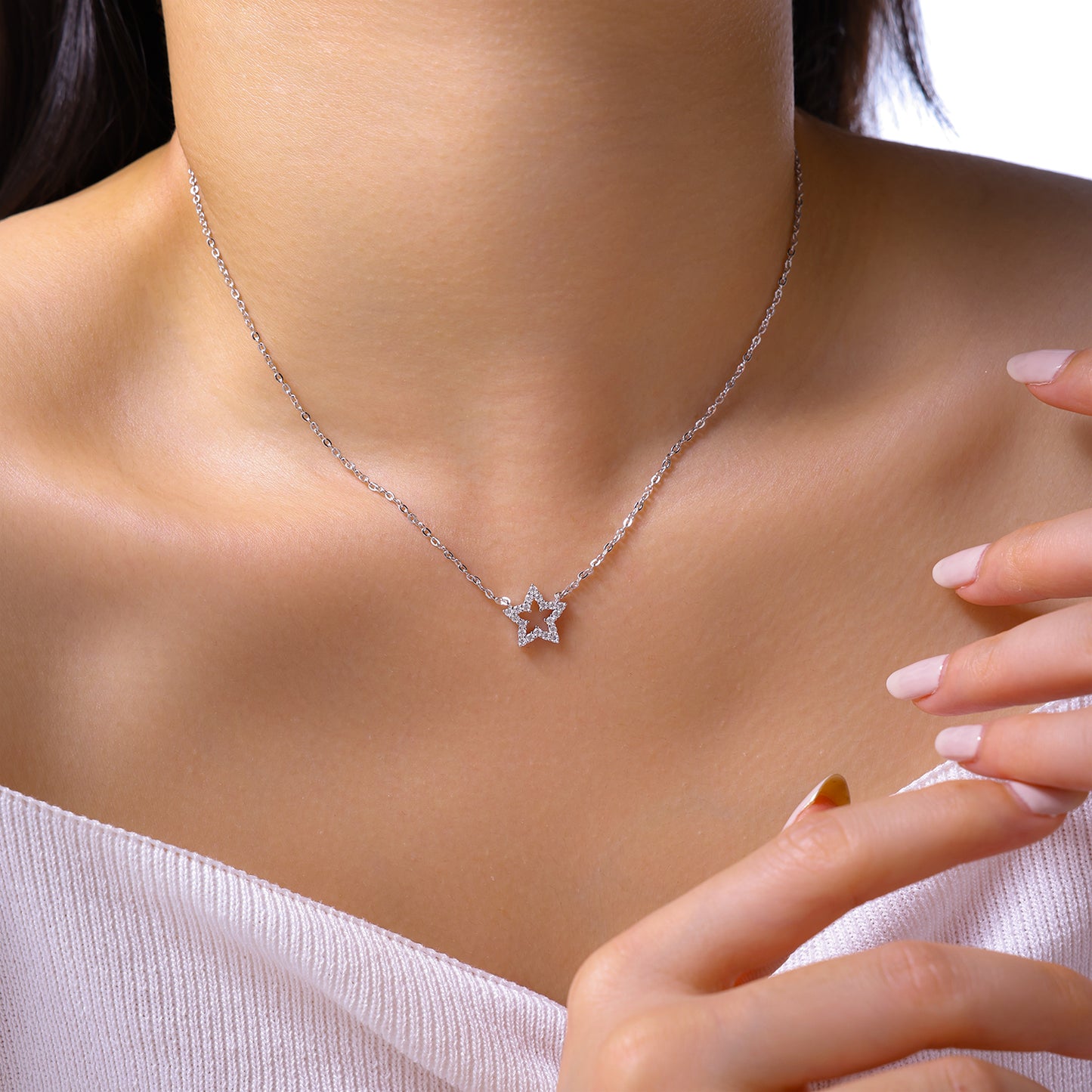 Luxury Silver Necklace Featuring Top-quality Moissanite, Made Of S925 Silver Electroplated With Platinum.