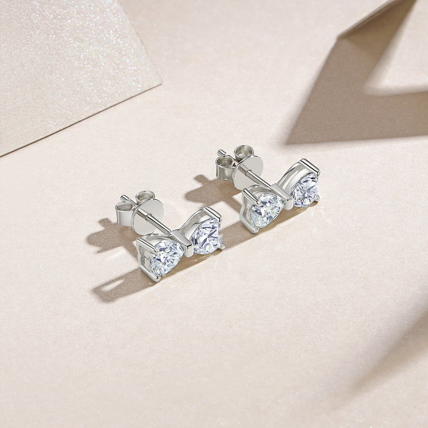 Luxury Silver Stud Earrings Heart-shaped Moissanite Set With Top-quality Moissanite D Color VVS,S925 Silver-plated Platinum