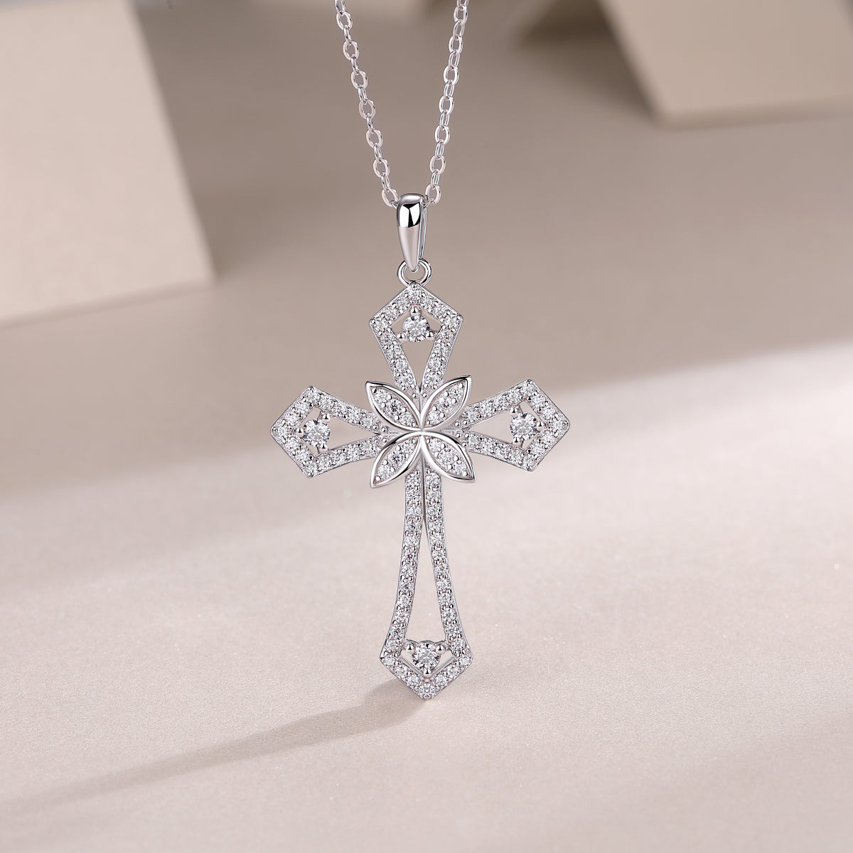 Luxury Silver Pendant Featuring Top-quality Moissanite D Color VVS,  S925 Silver Electroplated Over Platinum.