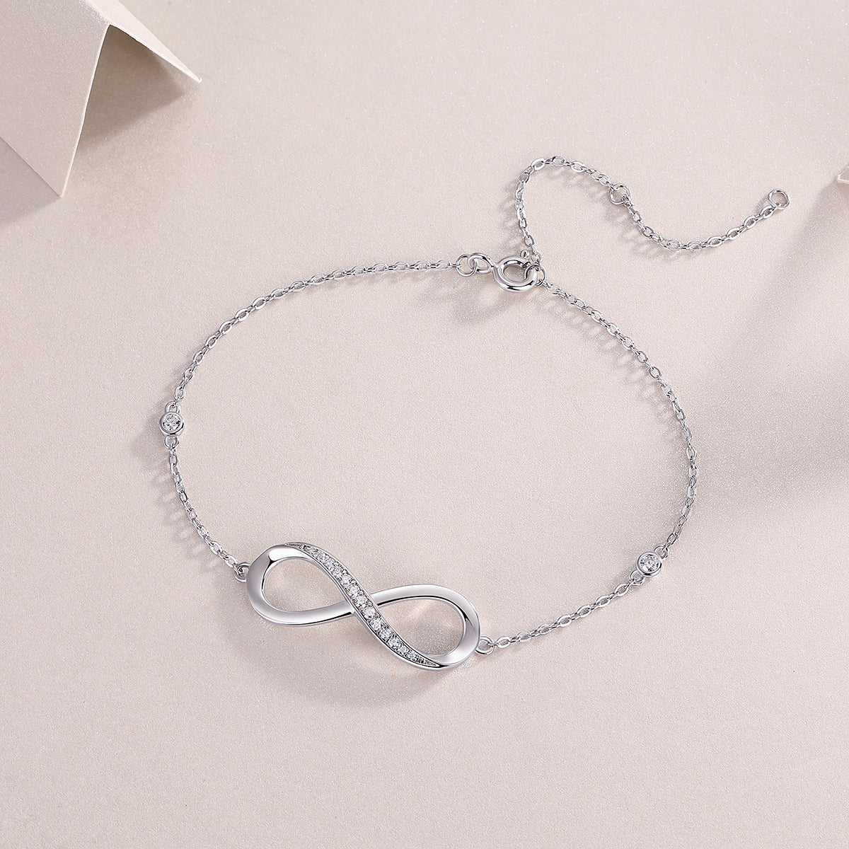 Timeless Top-quality Moissanite Infinity Bracelet in Platinum-Plated S925 Silver