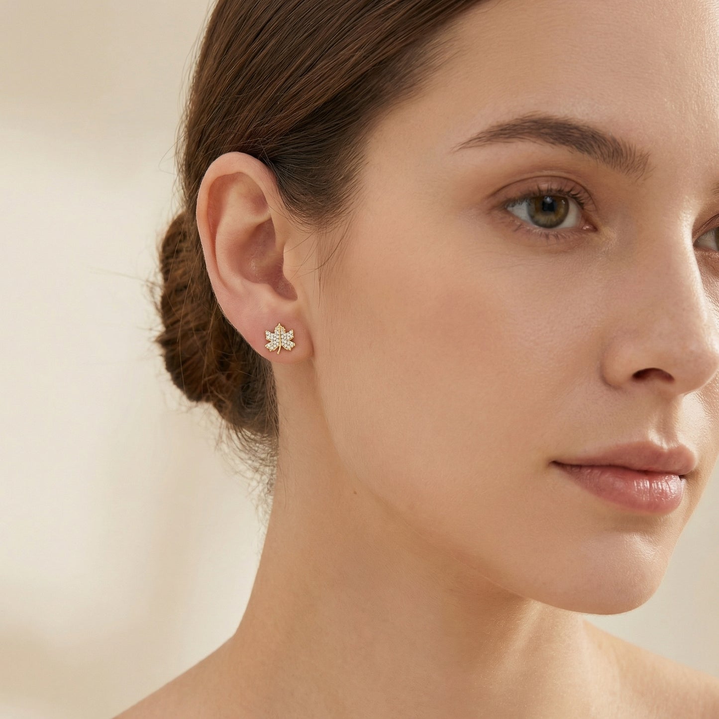 925 Sterling Silver Elegant Sparkling Crystal Maple Leaf Stud Earrings Nature-Inspired Jewelry for Women