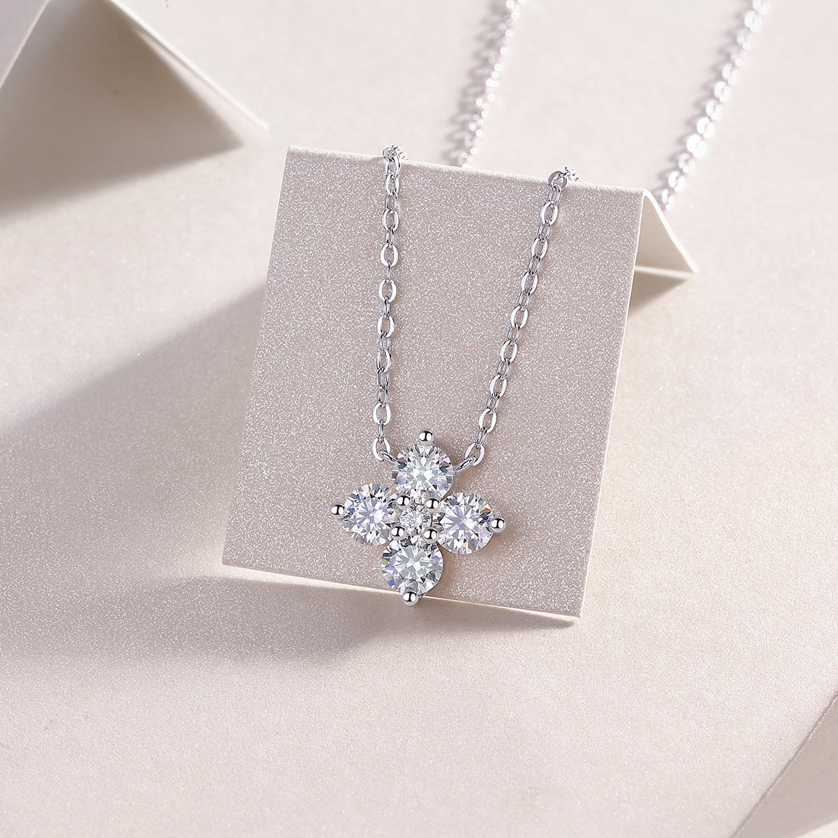Lucky Four-Leaf Clover - Light Luxury Jewelry Pendant Necklace Set With Top-quality Moissanite, S925 Silver Plated Platinum