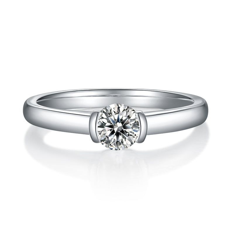 0.5-carat Luxury Silver Ring Set With Top-quality Moissanite, S925 Silver Plated With Platinum