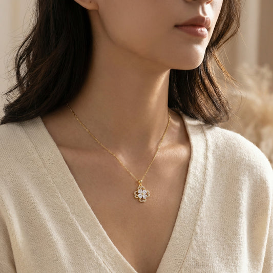 925 Sterling Silver Elegant Four-Leaf Clover Pendant Necklace with Heart-Shaped Crystals