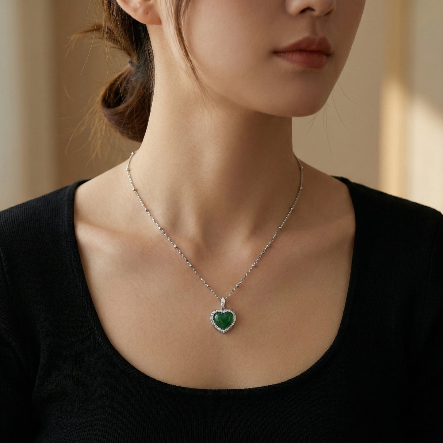 925 Sterling Silver Elegant Heart-Shaped Green Jade Pendant Necklace with Sparkling Diamond Halo