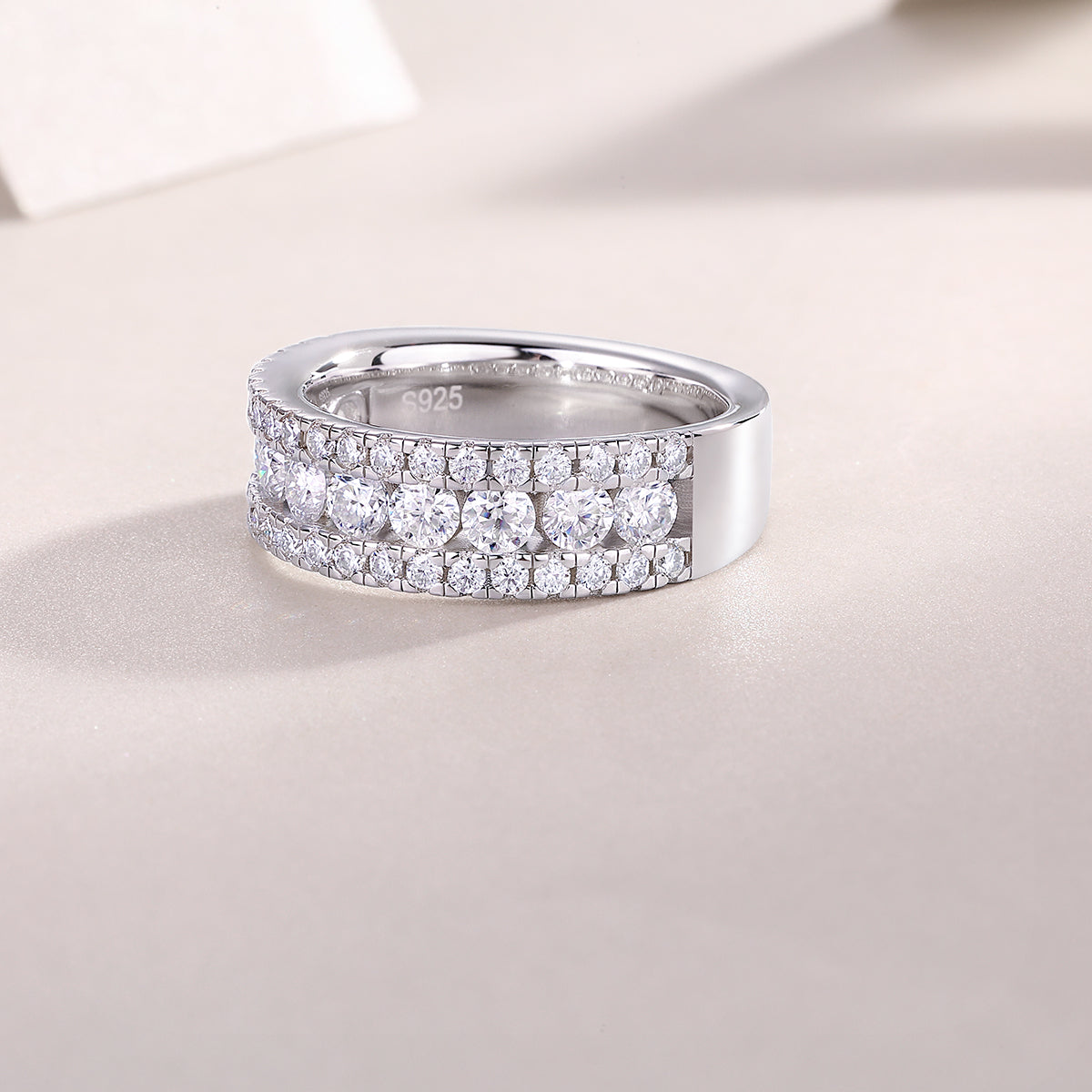 A Luxurious And Fashionable Light Luxury Jewelry Silver Ring Set With Top-quality Moissanite, S925 Silver Plated With Platinum