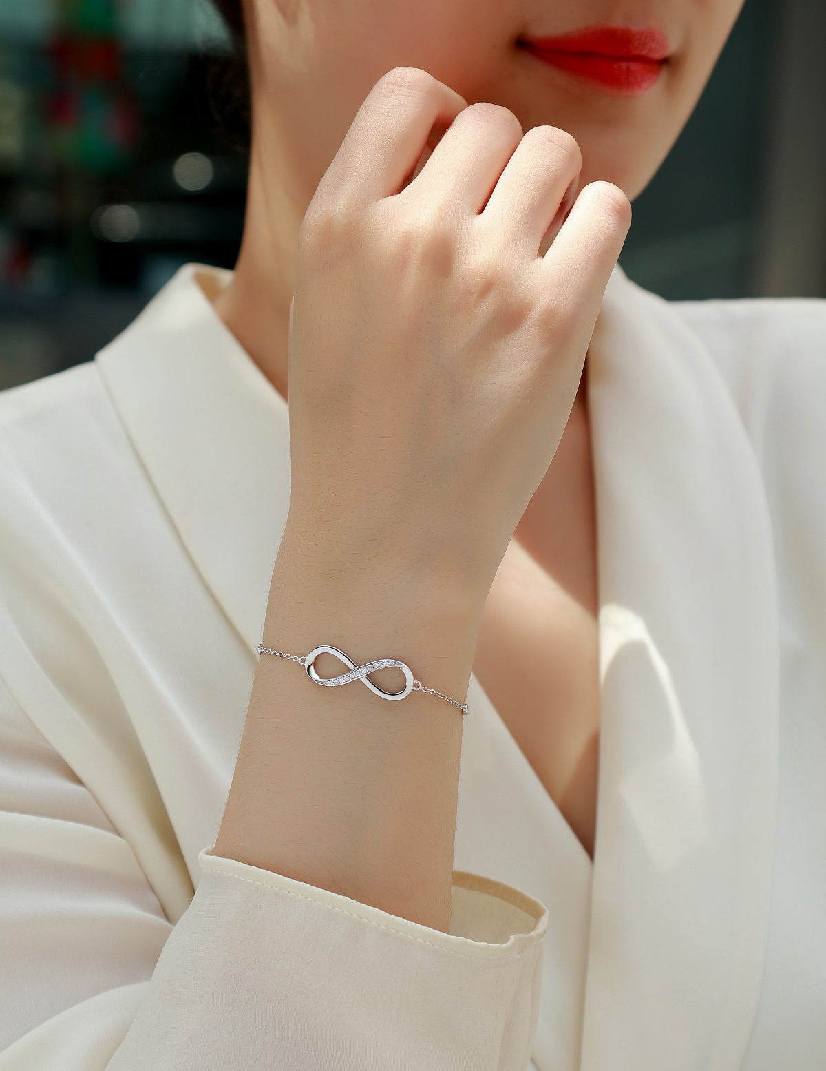 Timeless Top-quality Moissanite Infinity Bracelet in Platinum-Plated S925 Silver