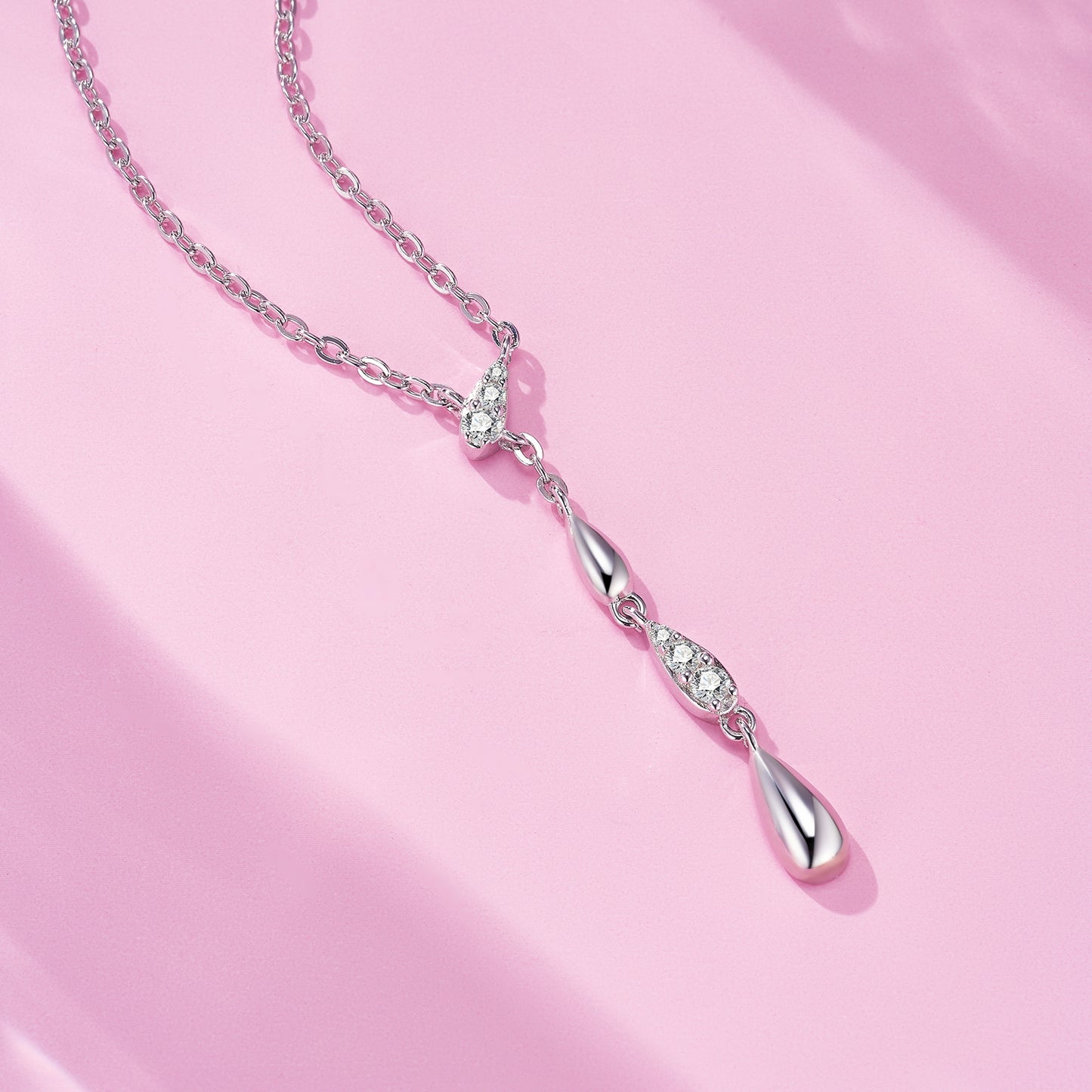 Luxury Silver Necklace Featuring Top-quality Moissanite, Made Of S925 Silver Electroplated With Platinum.