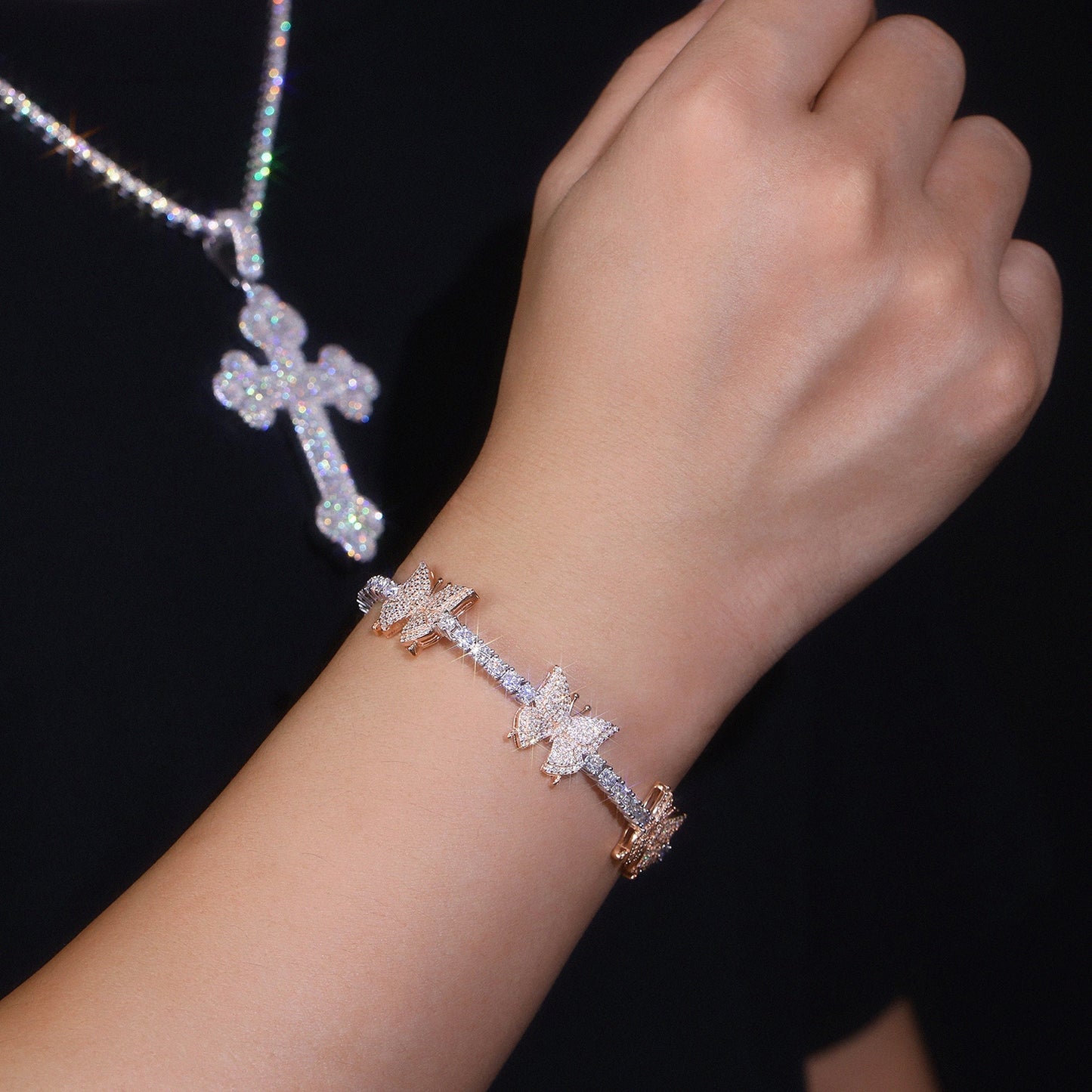 Luxury Silver Bracelet Featuring Top-quality Moissanite D Color VVS, Made Of S925 Silver Electroplated With Platinum.