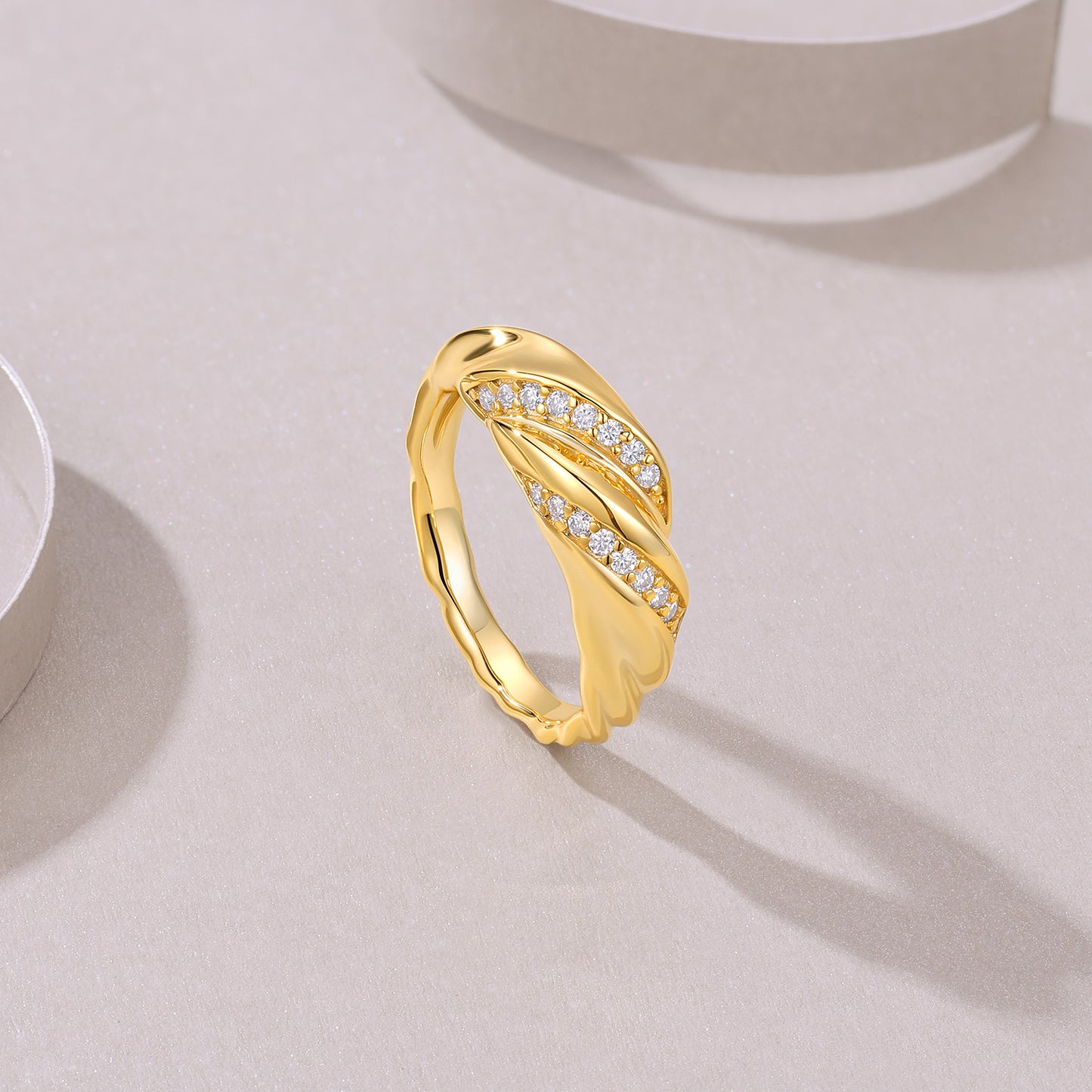 "Croissant" Twist Moissanite Ring in S925 Sterling Silver | 18K Gold Plated