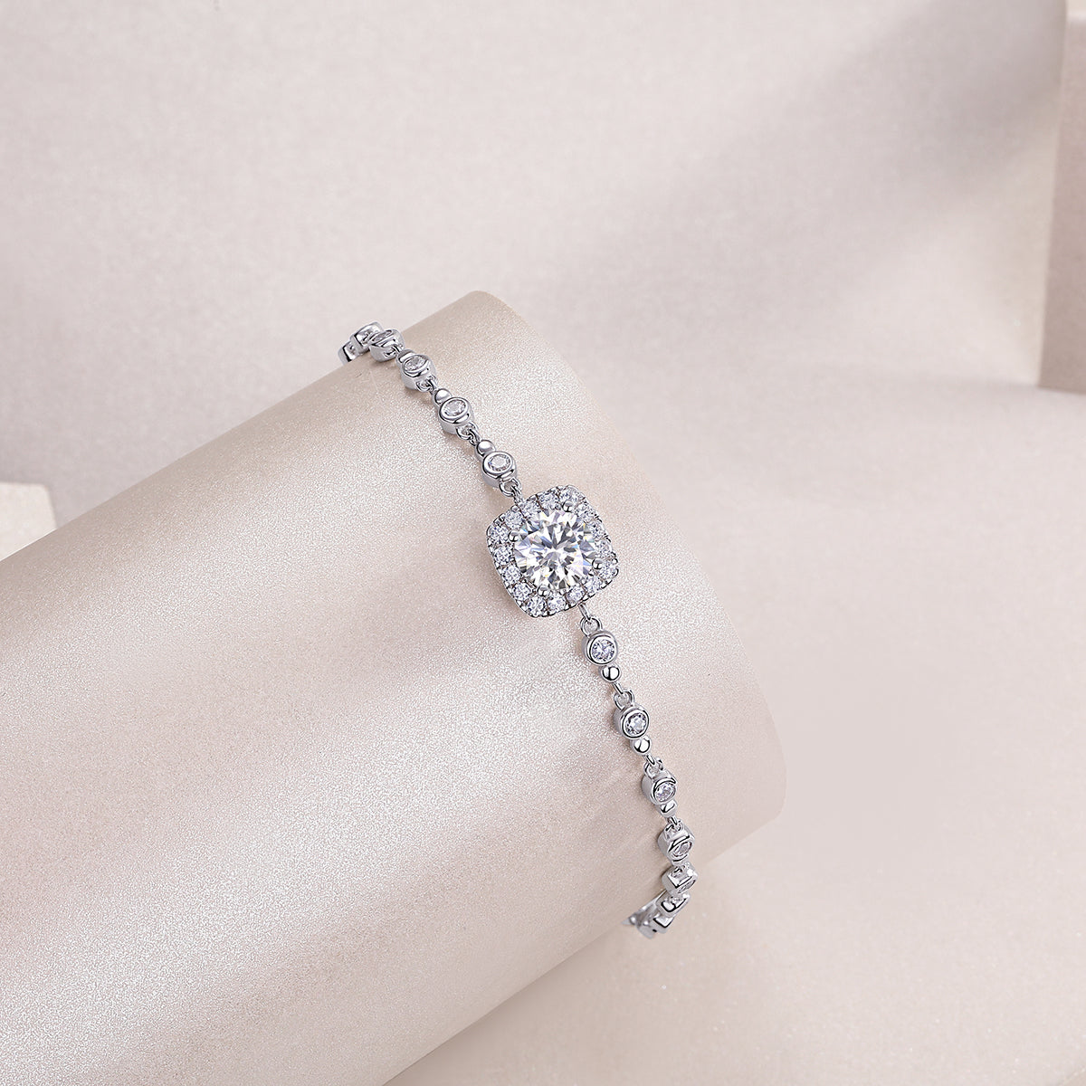 "Surrounded By Stars" Light Luxury 1CT Moissanite S925 Sterling Silver Platinum-Plated Bracelet