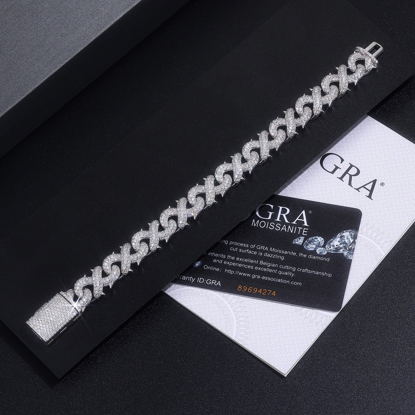 Luxury Silver Bracelet Featuring Top-quality Moissanite, Made Of S925 Silver Electroplated With Platinum.