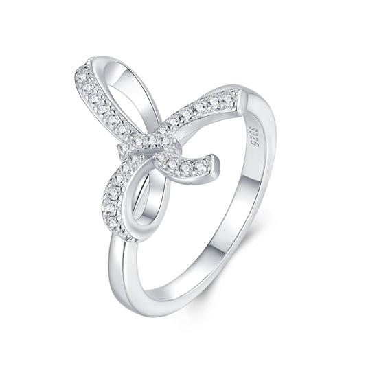 Luxury Silver Ring Featuring Top-quality Moissanite, Made Of S925 Silver Electroplated With Platinum.