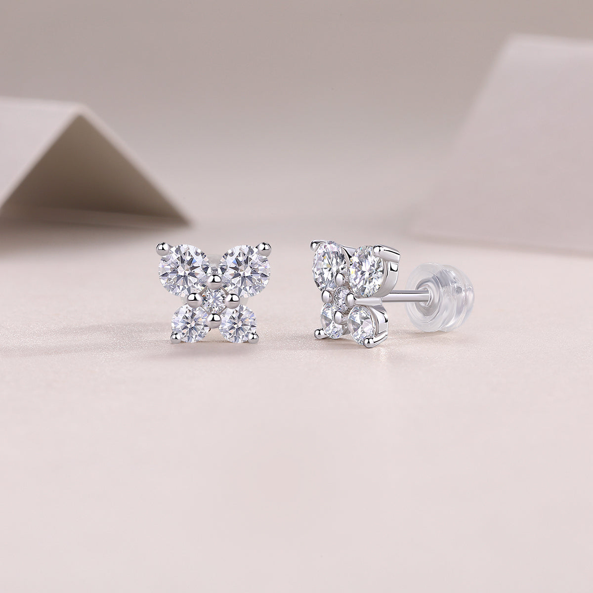Top-quality Moissanite Luxury And Fashionable Light Luxury Jewelry Silver Stud Earrings S925 Silver Plated Platinum