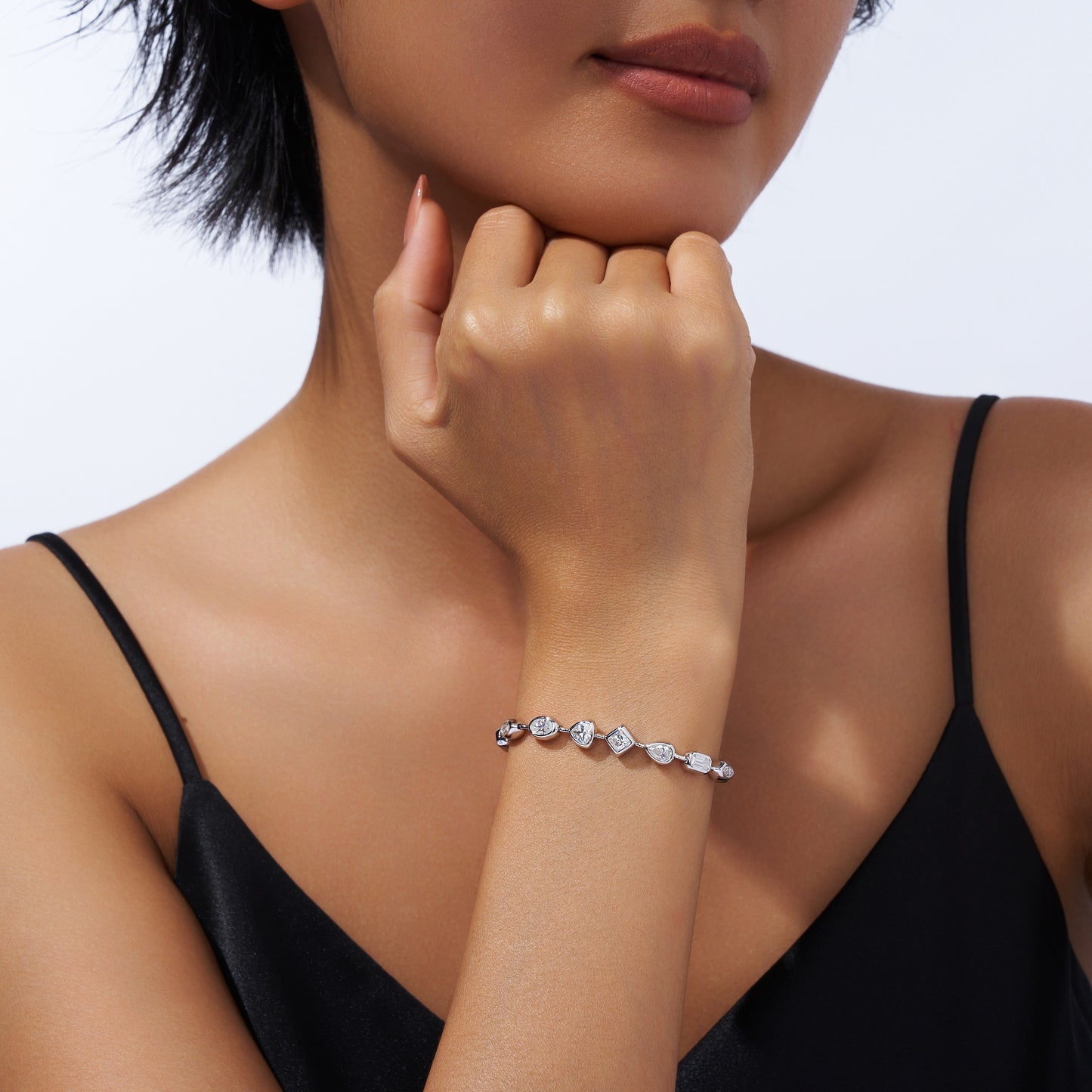 Luxury Silver Bracelet Featuring Top-quality Moissanite, Made Of S925 Silver Electroplated With Platinum.