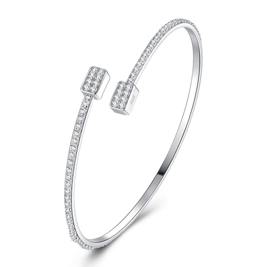 Luxury Silver Bracelet Featuring Top-quality Moissanite, Made Of S925 Silver Electroplated With Platinum.