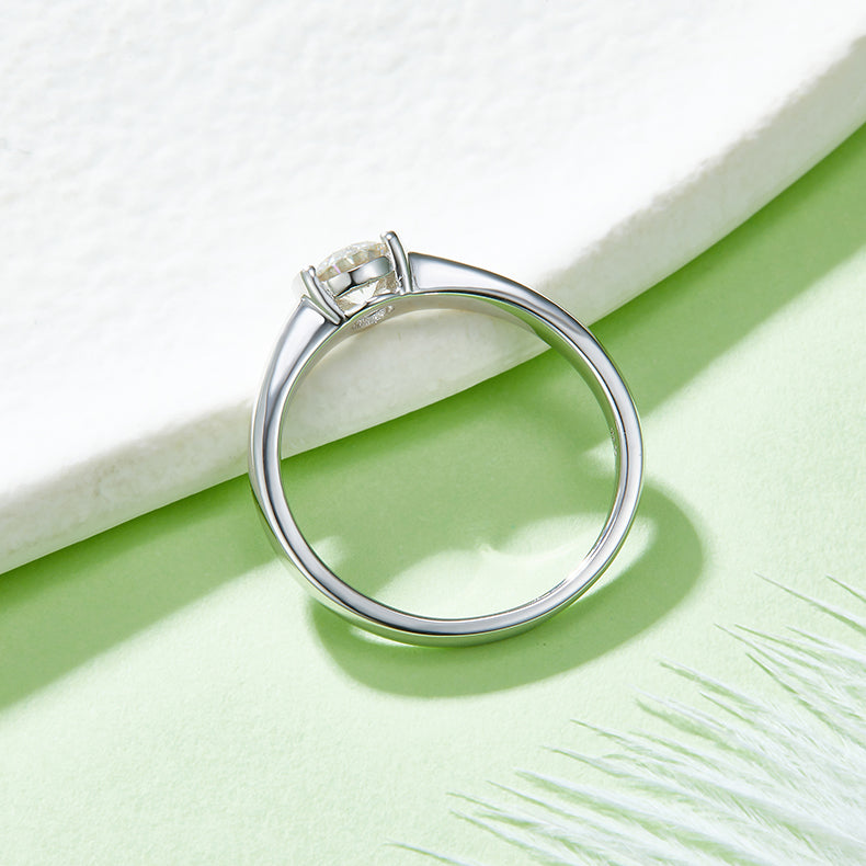 0.5-carat Luxury Silver Ring Set With Top-quality Moissanite, S925 Silver Plated With Platinum