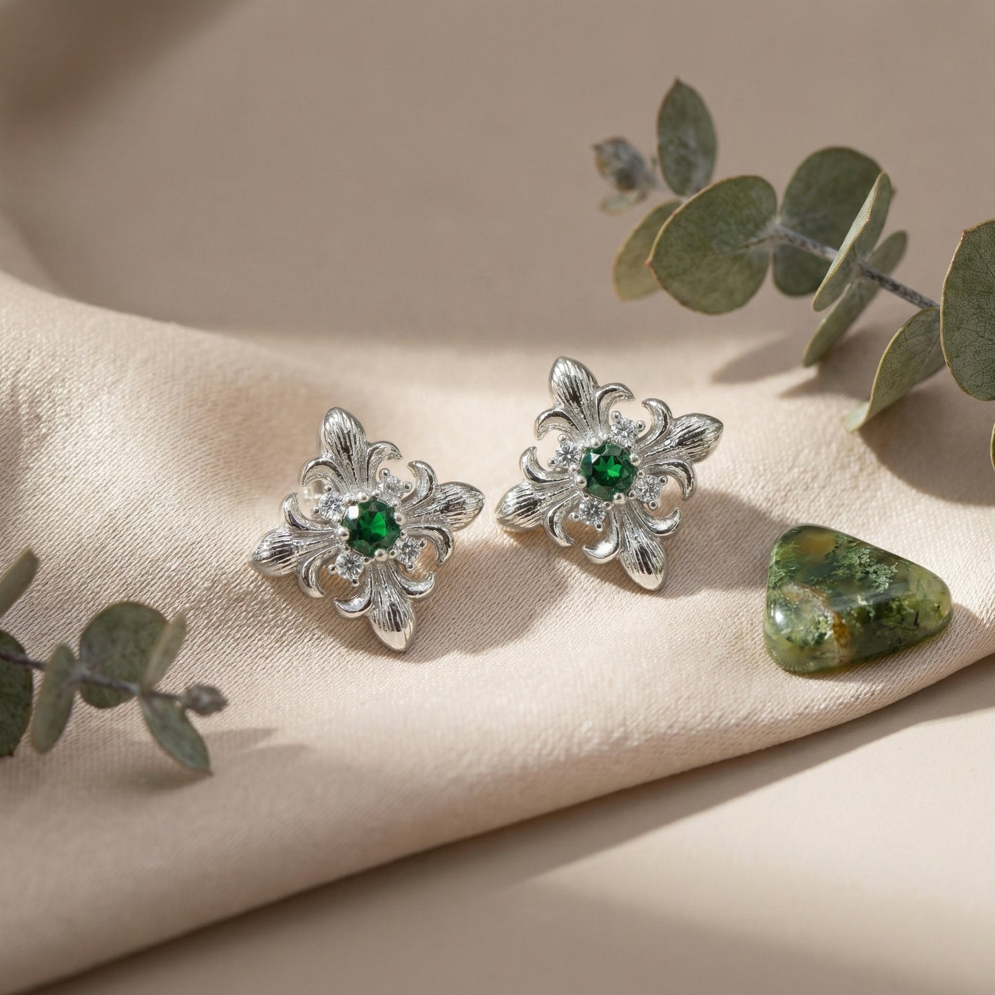925 Sterling Silver Vintage-Style Fleur-de-lis Silver Stud Earrings with Emerald Green Accents
