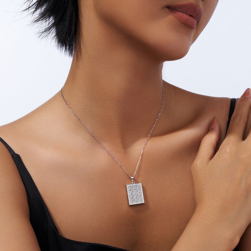 Luxury Silver Necklace Featuring Top-quality Moissanite, Made Of S925 Silver Electroplated With Platinum.