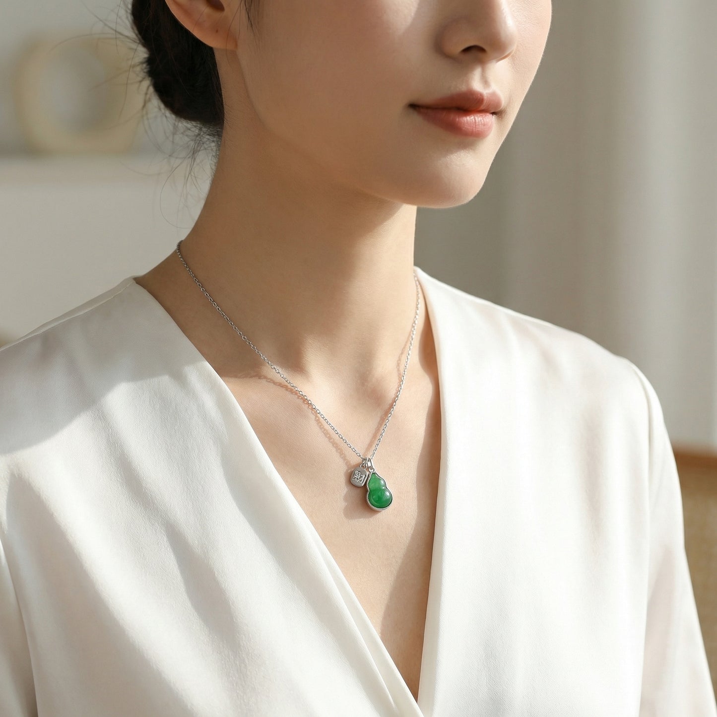 925 Sterling Silver Elegant Silver Green Jade Hulu Gourd Necklace with Wealth Character Charm