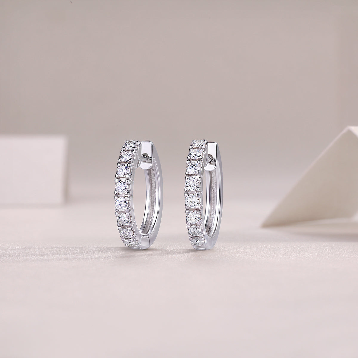 Top-quality Moissanite Luxury Silver Stud Earrings S925 Silver Plated Platinum