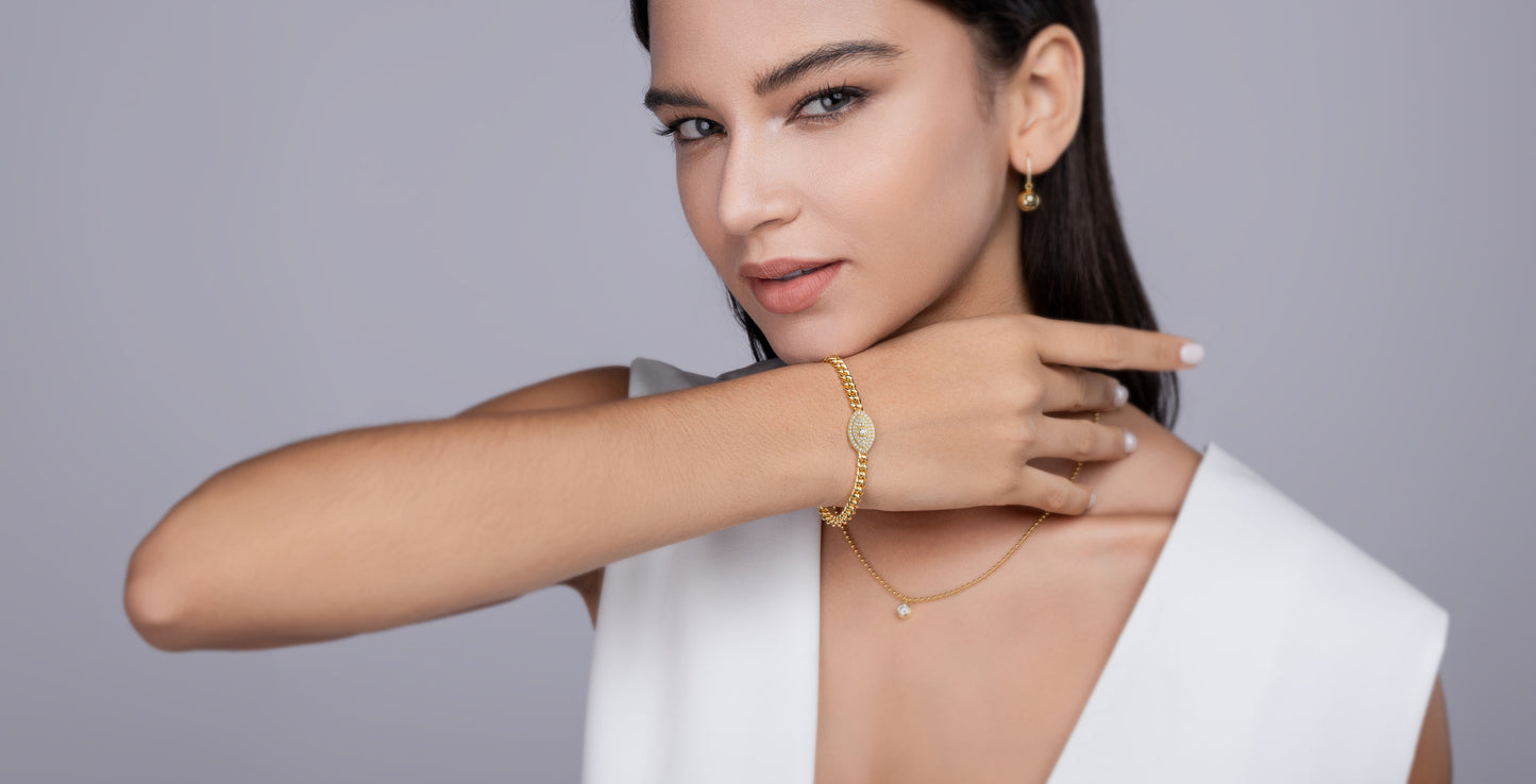 Set With Top-quality Moissanite, This Luxurious And Fashionable Light Luxury Trend Jewelry Silver Bracelet Is S925 Silver-plated With Gold