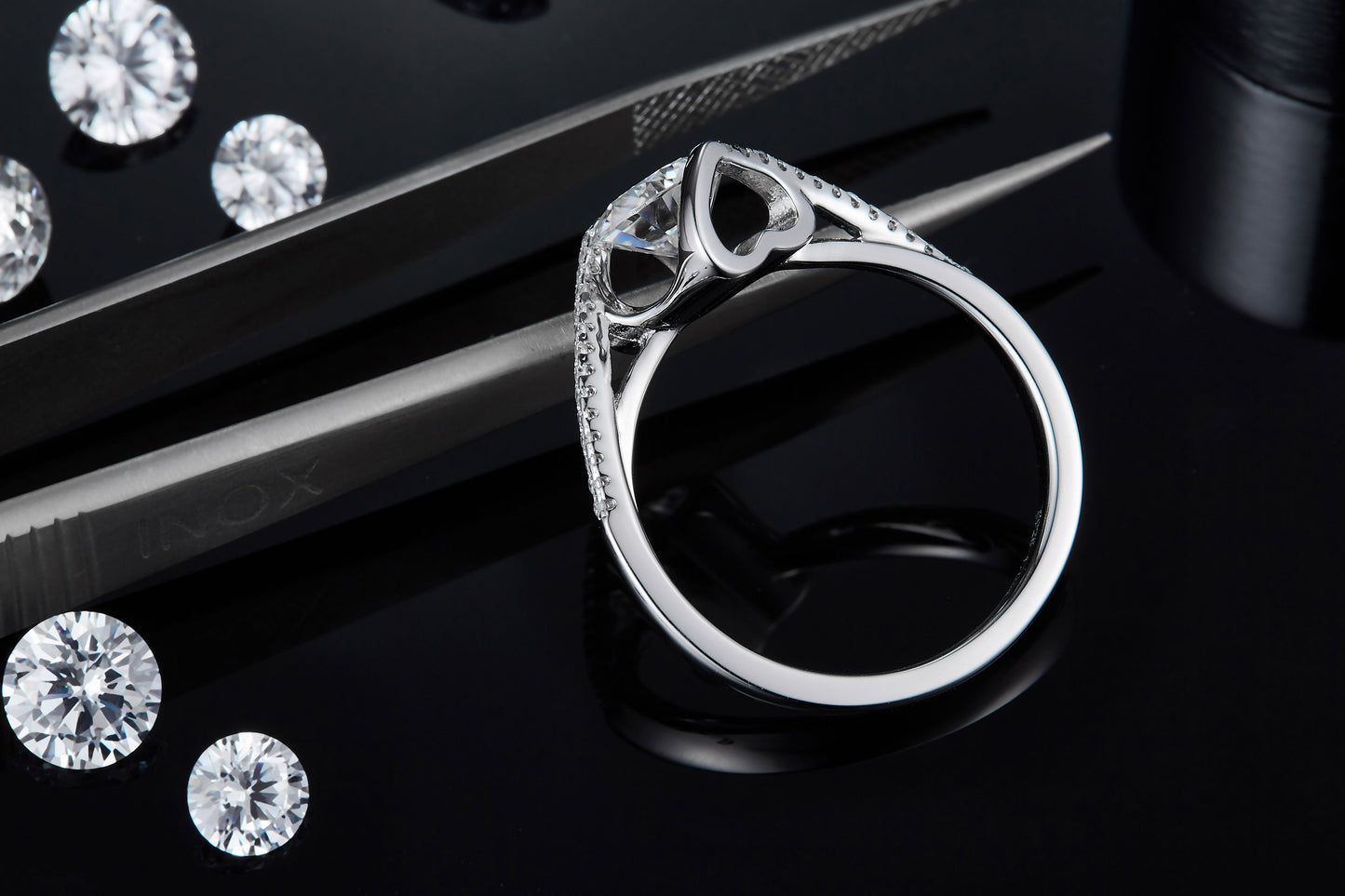 1-carat Silver Ring Featuring A Top-quality Moissanite D Color VVS , Crafted From S925 Silver With A Platinum-plated Finish
