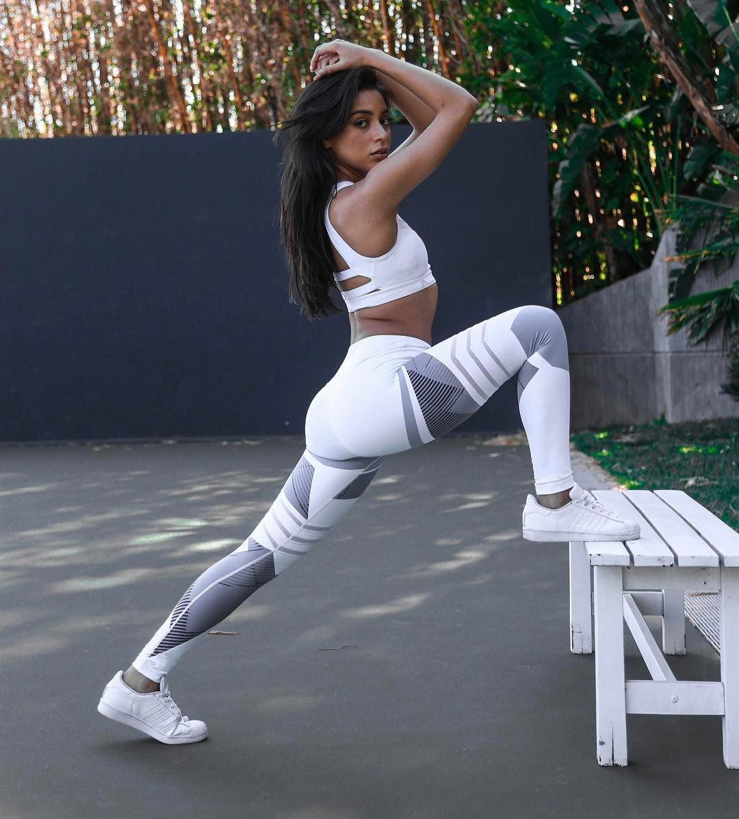 Reflective High-Waist Yoga Pants – Comfortable Stretch Activewear in Multiple Colors