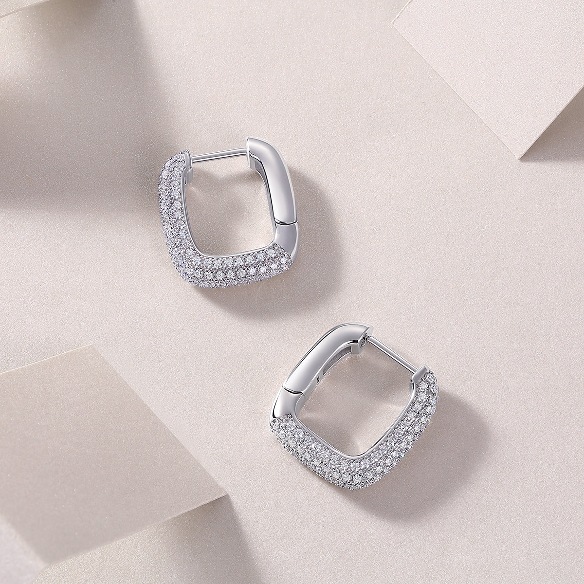 Top-quality Moissanite Luxury Silver Stud Earrings S925 Silver Plated Platinum