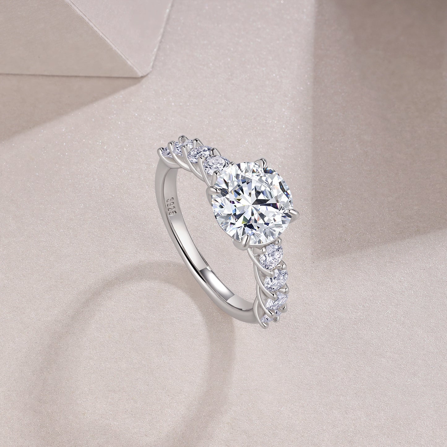 A 3-carat Luxury Silver Ring Set With Top-quality Moissanite D Color VVS, S925 Silver Plated With Platinum