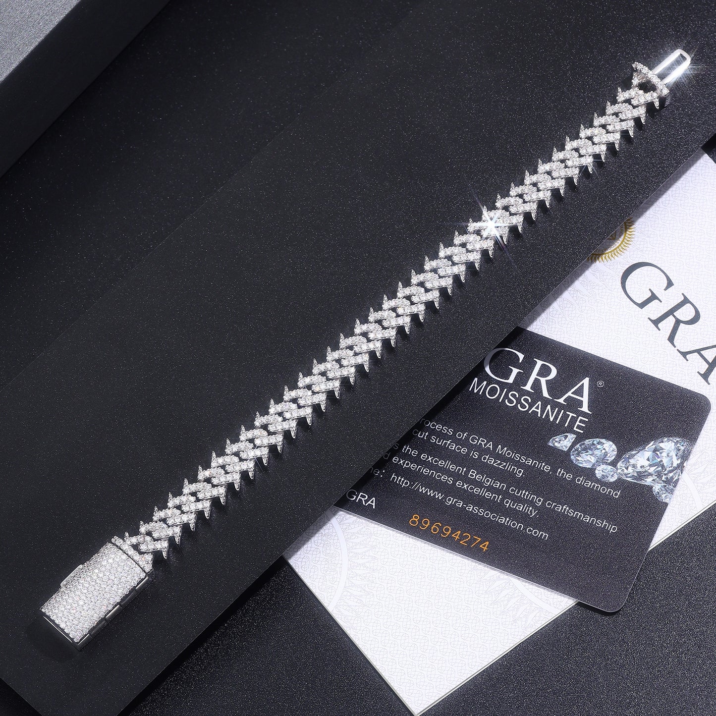 Luxury Silver Bracelet Featuring Top-quality Moissanite, Made Of S925 Silver Electroplated With Platinum.
