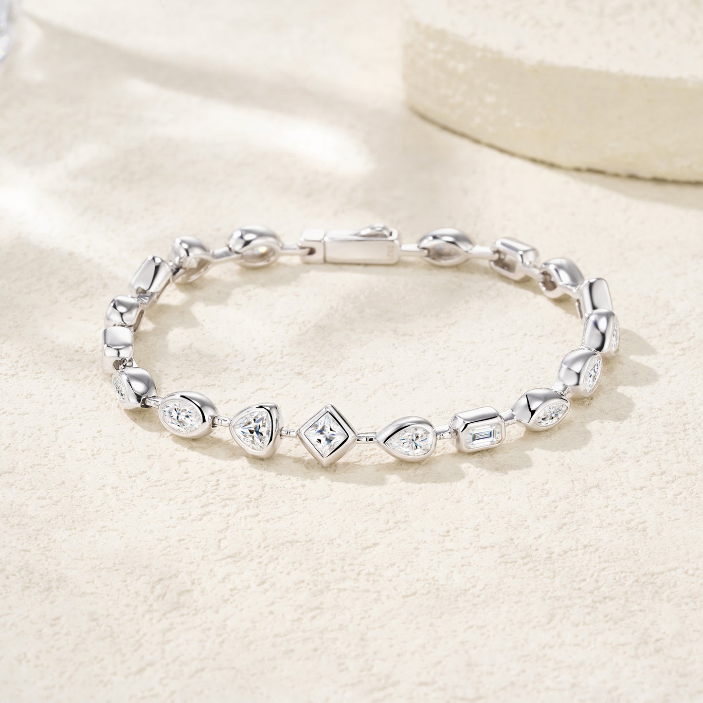 Luxury Silver Bracelet Featuring Top-quality Moissanite, Made Of S925 Silver Electroplated With Platinum.