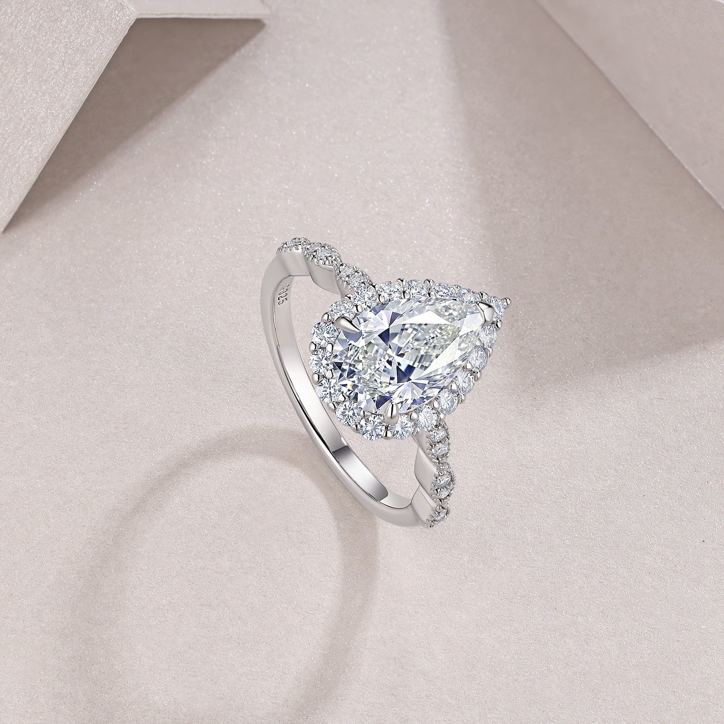 Pear-shaped Moissanite Set With Top-quality Moissanite D Color VVS ,  Luxury  Silver Ring S925 Silver Electroplated With Platinum