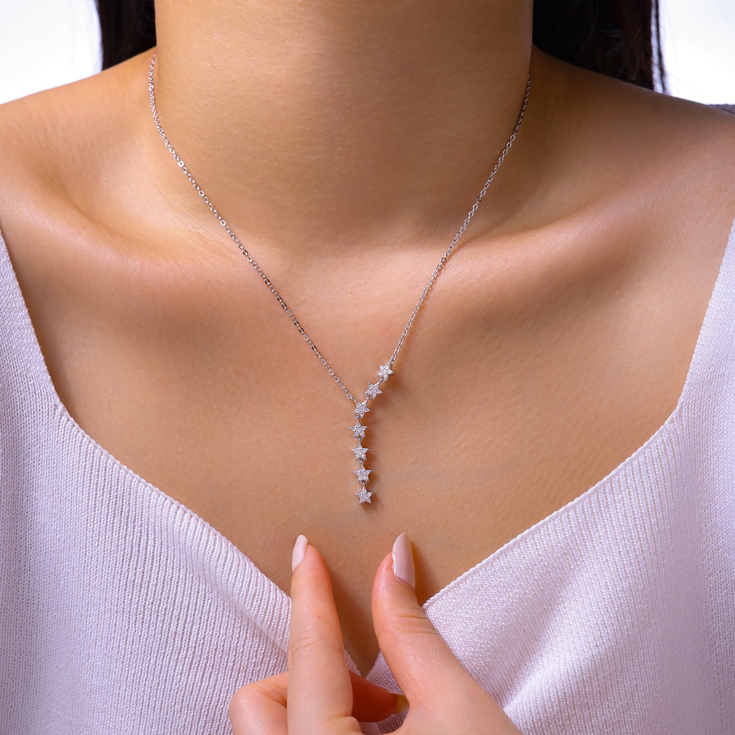Luxury Silver Necklace Featuring Top-quality Moissanite, Made Of S925 Silver Electroplated With Platinum.