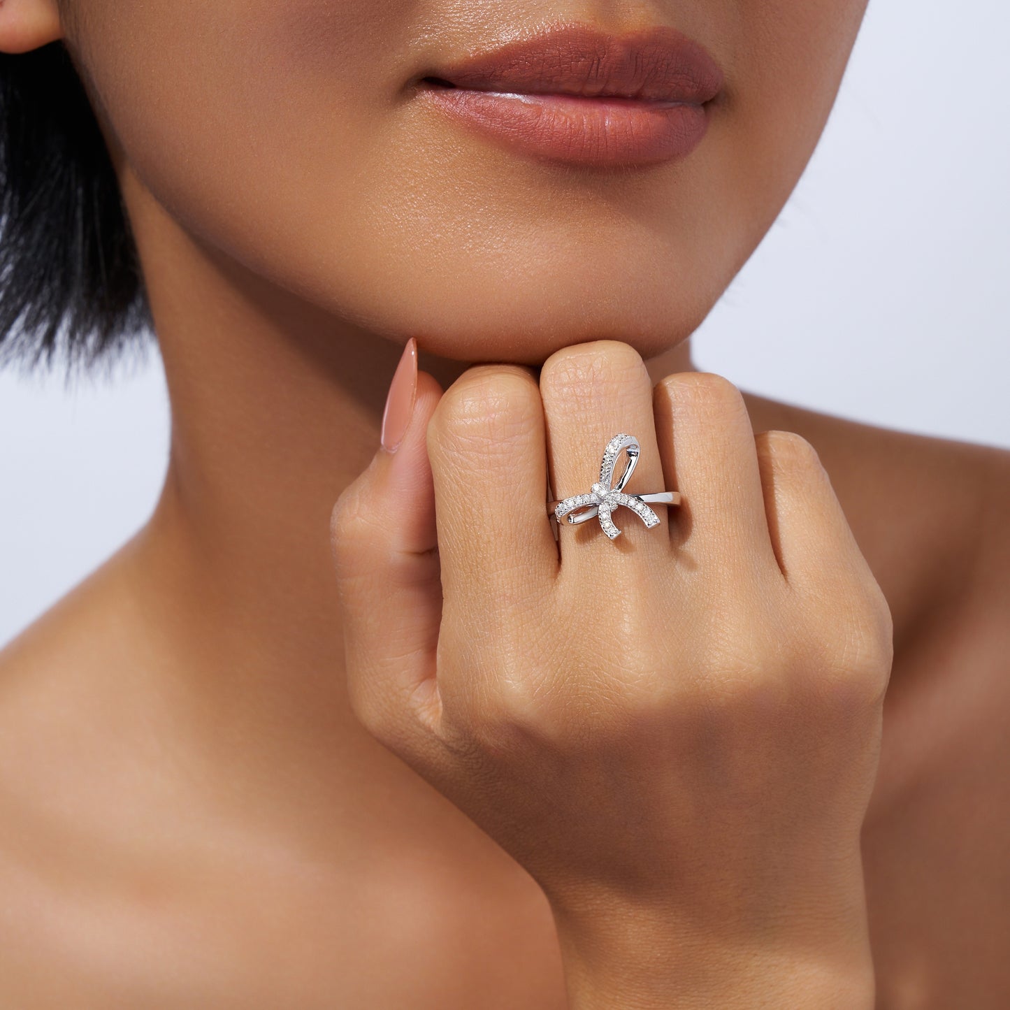 Luxury Silver Ring Featuring Top-quality Moissanite, Made Of S925 Silver Electroplated With Platinum.