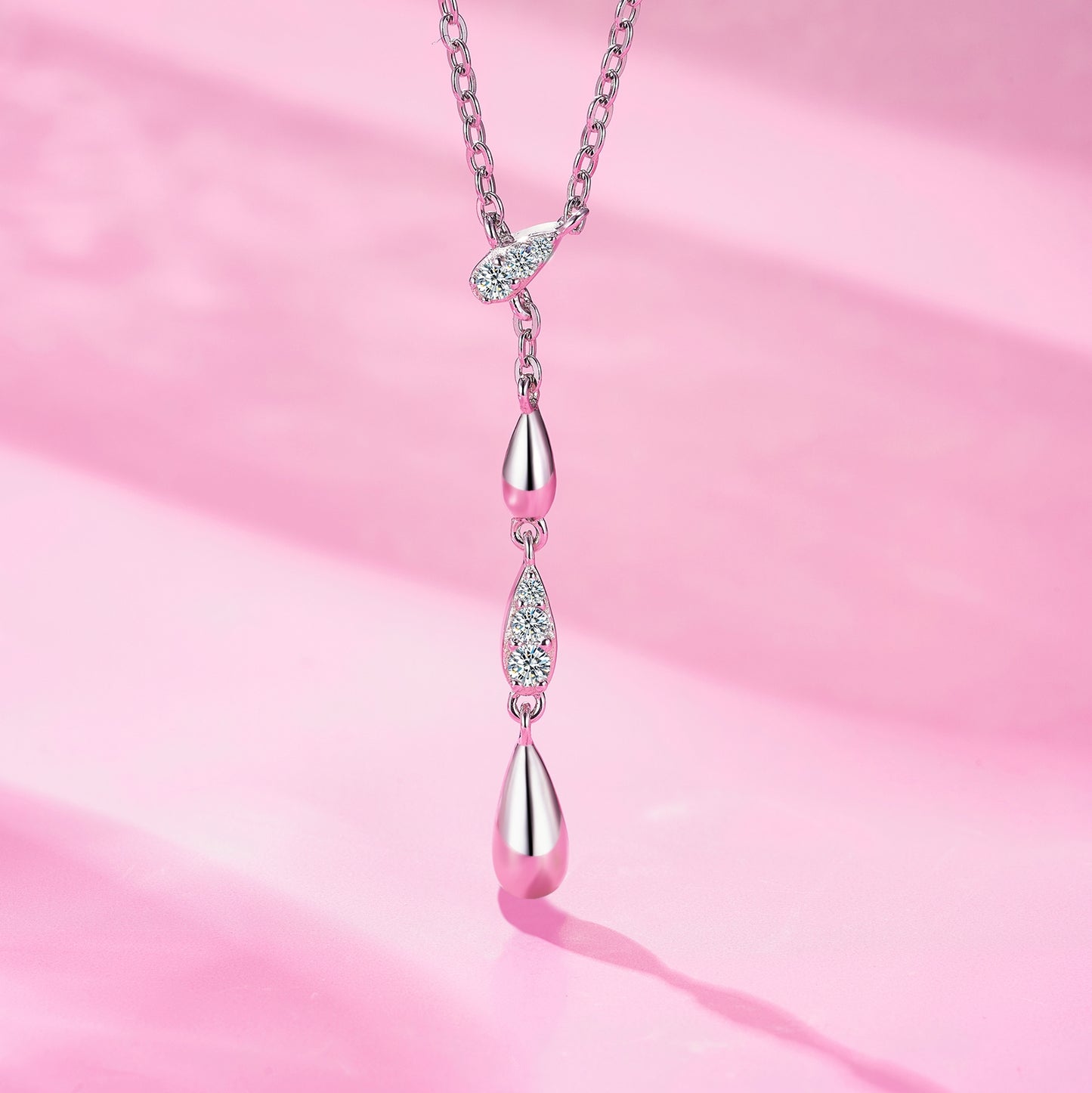 Luxury Silver Necklace Featuring Top-quality Moissanite, Made Of S925 Silver Electroplated With Platinum.