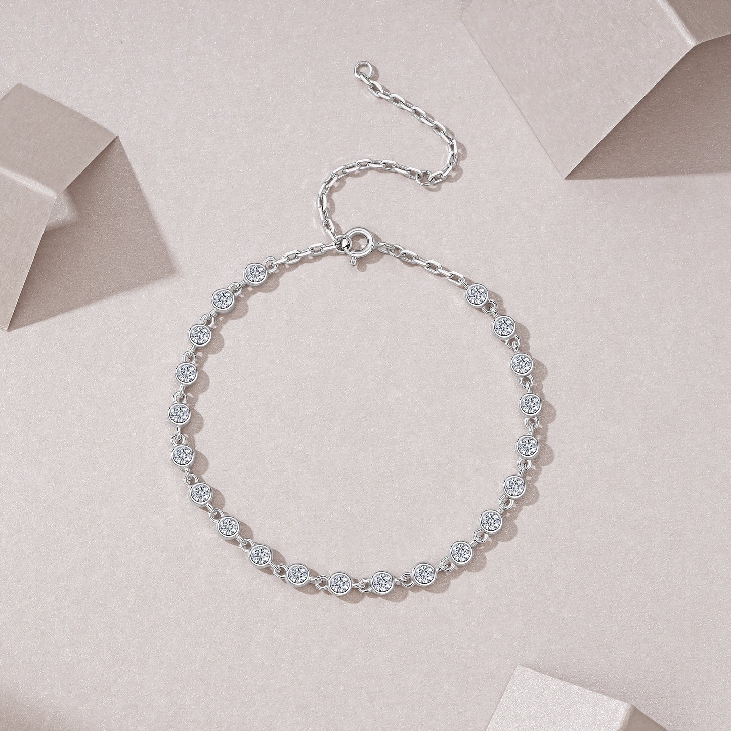 Luxury Silver Bracelet Featuring Top-quality Moissanite, Made Of S925 Silver Electroplated With Platinum.