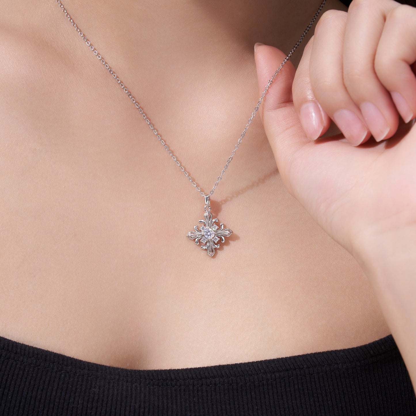 Luxury Silver Necklace With 0.3 Carats Of Top-quality Morganite D Color VVS  , Made Of S925 Silver Electroplated With Platinum.