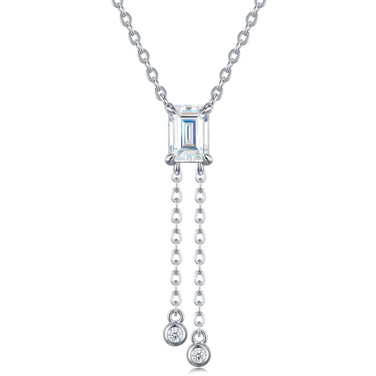Luxury Silver Necklace Featuring Top-quality Moissanite, Made Of S925 Silver Electroplated With Platinum.