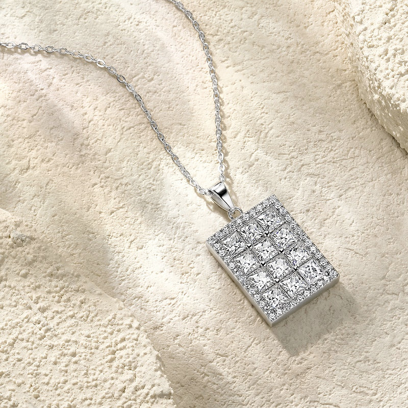 Luxury Silver Necklace Featuring Top-quality Moissanite, Made Of S925 Silver Electroplated With Platinum.