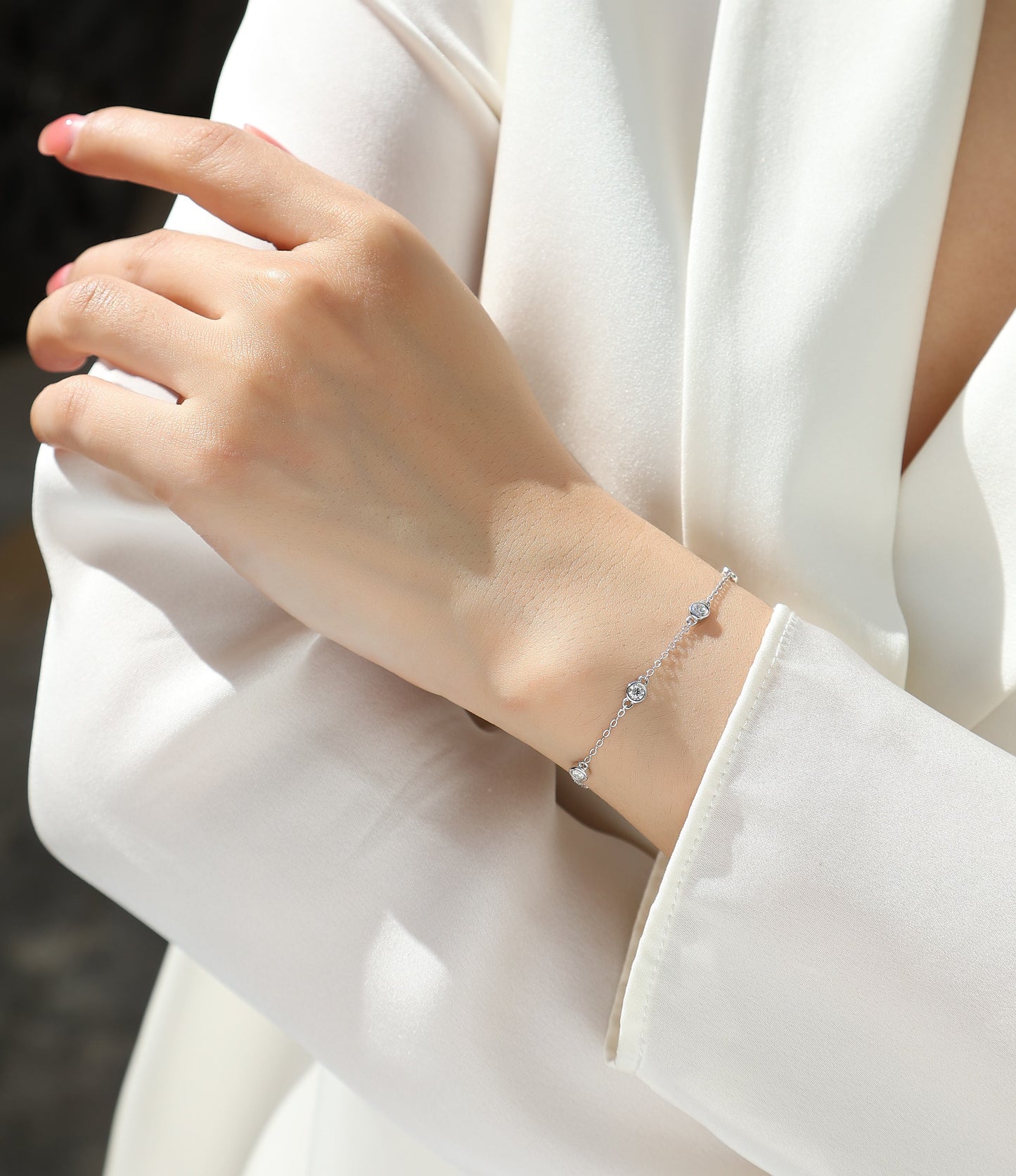 Dynamic Bubble Moissanite Bracelet: Light Luxury S925 Silver Electroplated Platinum Bezel-Set Station Bracelet